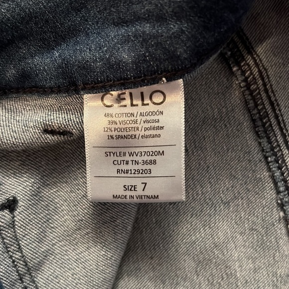 Cello High-rise Flare button-fly Jean - Picture 6 of 7